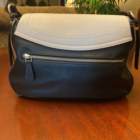 Guess saddle crossbody bag / handbag / purse - Picture 4 of 6